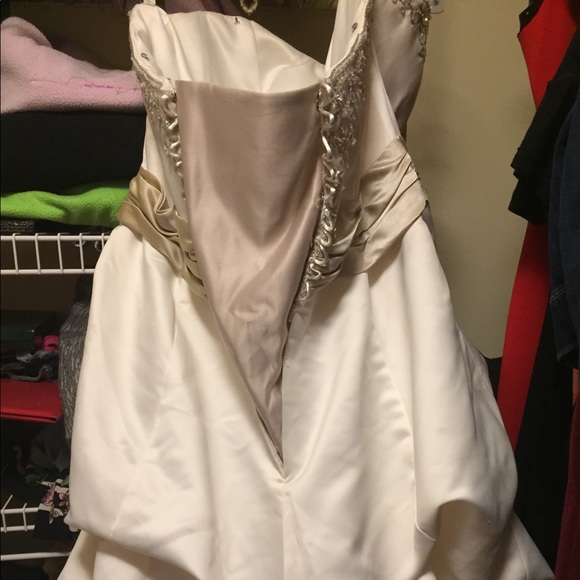 Wedding Dress - Picture 4 of 4